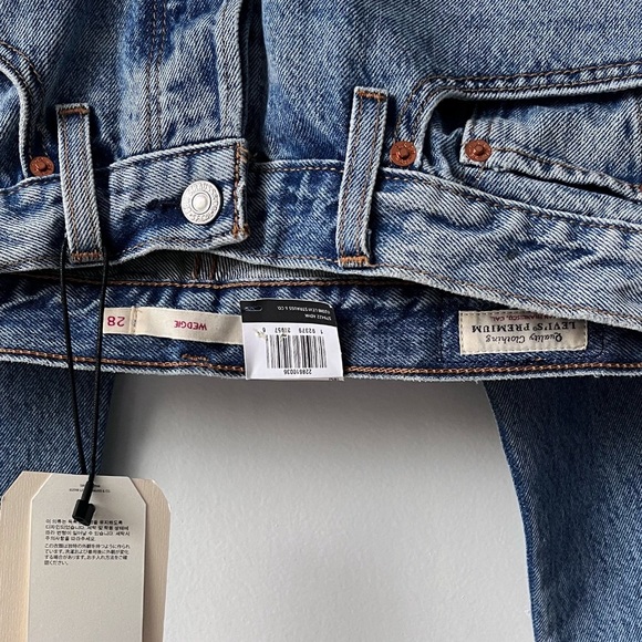 Levi’s High rise Wedgie Jeans - Picture 4 of 6